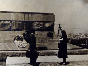 Памятник открыт 29 октября 1957 года