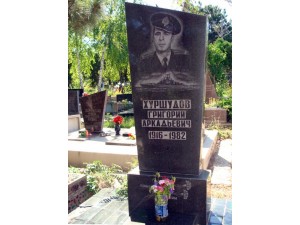 Памятник Хуршудову Г.А. на городском кладбище