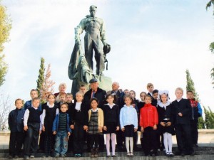 2011 год. Салтыков с учениками школы №28