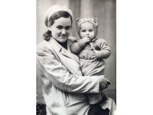 Жена Зинаида Никифоровна и дочь Света 3 декабря 1949 г