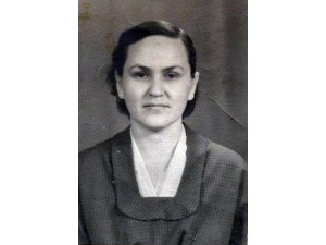 Зинаида Никифоровна - жена в феврале 1956 года. Недавно погиб муж.